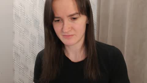 Snapshot of pineapple__mood chatting on February 2, 2025, 5:04 pm online show from February 2, 2025, 5:04 pm