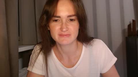 Snapshot of pineapple__mood chatting on November 2, 2025, 5:04 pm online show from November 2, 2025, 5:04 pm