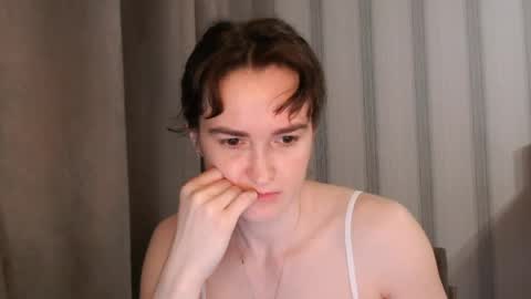 Snapshot of pineapple__mood chatting on May 15, 2026, 5:58 am online show from May 15, 2026, 5:58 am