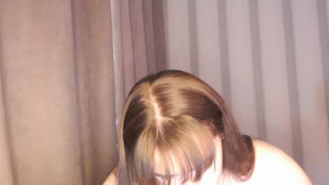 Snapshot of pineapple__mood chatting on May 27, 2026, 10:12 am online show from May 27, 2026, 10:12 am