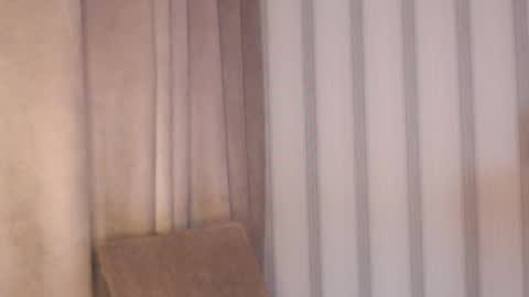 Snapshot of pineapple__mood chatting on June 7, 2026, 12:09 pm online show from June 7, 2026, 12:09 pm