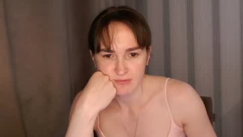 Snapshot of pineapple__mood chatting on June 14, 2026, 10:28 am online show from June 14, 2026, 10:28 am