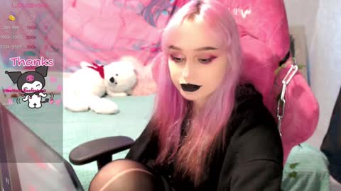 Snapshot of pineapple_dope chatting on December 2, 2024, 6:10 pm Nancy online show from December 2, 2024, 6:10 pm