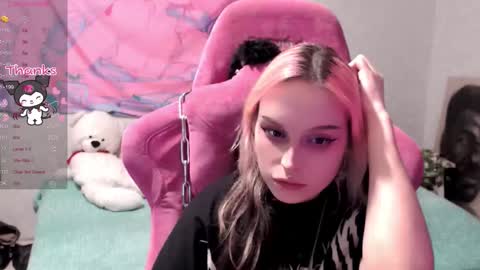 Snapshot of pineapple_dope chatting on September 19, 2025, 11:49 pm Nancy online show from September 19, 2025, 11:49 pm