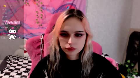 Snapshot of pineapple_dope chatting on November 4, 2025, 10:20 pm Nancy online show from November 4, 2025, 10:20 pm