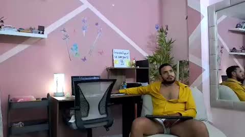 Snapshot of pineappleflipped chatting on July 20, 2026, 2:04 am pineappleflipped online show from July 20, 2026, 2:04 am