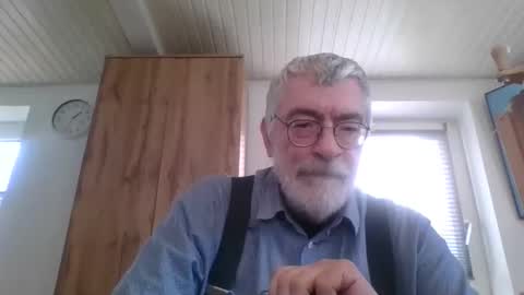 Snapshot of pinholder chatting on November 17, 2025, 12:33 pm Michael online show from November 17, 2025, 12:33 pm