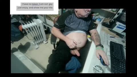 pini_z online show from December 22, 2024, 4:38 pm