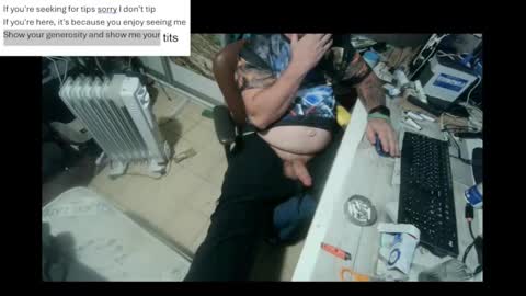 pini_z online show from January 5, 2025, 4:27 pm