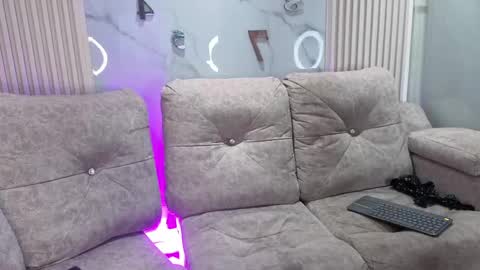 pink_as online show from April 28, 2026, 4:17 am