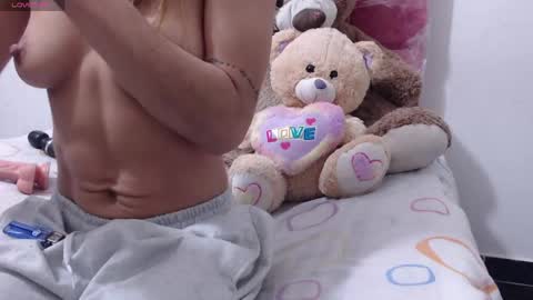 pink_love_25 online show from April 28, 2026, 7:35 am