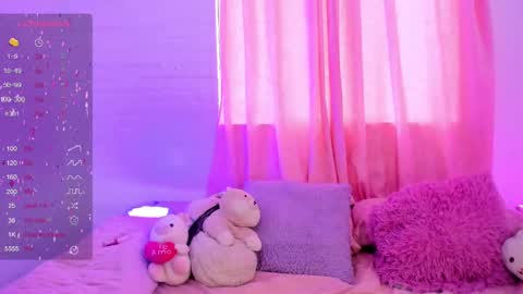 Snapshot of pink_quarz chatting on January 17, 2025, 8:33 pm KELLY online show from January 17, 2025, 8:33 pm