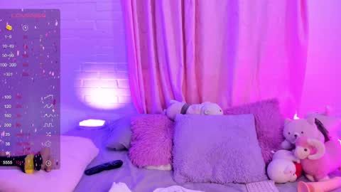 Snapshot of pink_quarz chatting on February 11, 2025, 6:30 am KELLY online show from February 11, 2025, 6:30 am