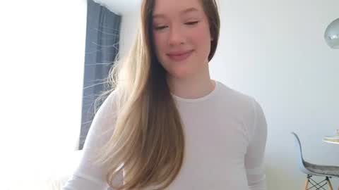 Snapshot of pink_rosee_ chatting on June 24, 2026, 3:27 am online show from June 24, 2026, 3:27 am
