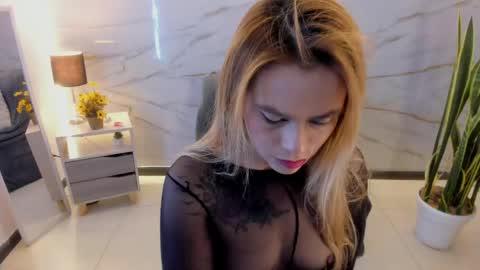 pink_secret online show from April 27, 2026, 1:09 pm