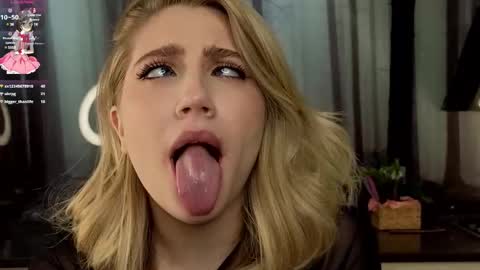 Snapshot of pinkadele chatting on February 19, 2025, 1:28 pm Adele online show from February 19, 2025, 1:28 pm