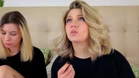 Adele online show from December 15, 2025, 9:02 am