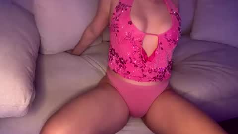pinkaura7 online show from May 1, 2026, 2:49 am