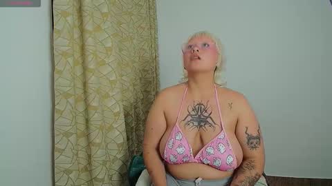 Snapshot of pinkbaddie777 chatting on November 6, 2025, 2:45 am . online show from November 6, 2025, 2:45 am