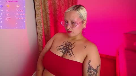 Snapshot of pinkbaddie777 chatting on November 27, 2025, 4:58 am . online show from November 27, 2025, 4:58 am