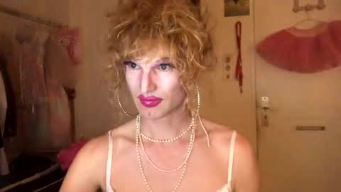 Snapshot of pinkfag chatting on December 22, 2024, 7:42 pm pinkfag online show from December 22, 2024, 7:42 pm