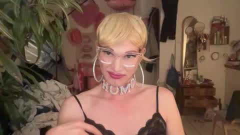 Snapshot of pinkfag chatting on April 13, 2026, 3:17 pm pinkfag online show from April 13, 2026, 3:17 pm