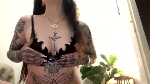 pinkgothbunnie online show from April 19, 2026, 2:44 am