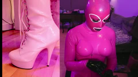 Snapshot of pinklatexgurl chatting on December 14, 2025, 9:41 pm pinklatexgurl online show from December 14, 2025, 9:41 pm