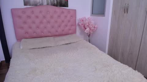 Snapshot of pinky_f00x chatting on September 25, 2025, 2:37 am pinky_f00x online show from September 25, 2025, 2:37 am