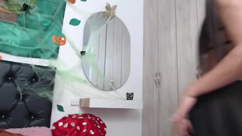 Snapshot of pinky_f00x chatting on October 10, 2025, 1:48 am pinky_f00x online show from October 10, 2025, 1:48 am