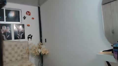 Snapshot of pinky_f00x chatting on October 17, 2025, 11:51 pm pinky_f00x online show from October 17, 2025, 11:51 pm