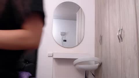 Snapshot of pinky_f00x chatting on November 10, 2025, 8:08 pm pinky_f00x online show from November 10, 2025, 8:08 pm