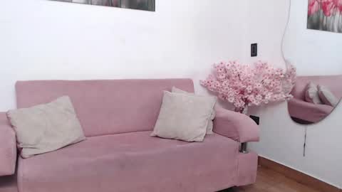 Snapshot of pinky_f00x chatting on May 6, 2026, 7:08 pm pinky_f00x online show from May 6, 2026, 7:08 pm
