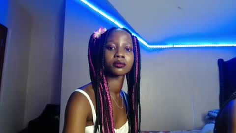 Pinky online show from November 28, 2025, 3:36 pm