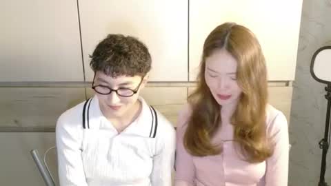 Snapshot of pinkylovers chatting on June 12, 2026, 8:30 pm Li long hair and Ru short hair online show from June 12, 2026, 8:30 pm