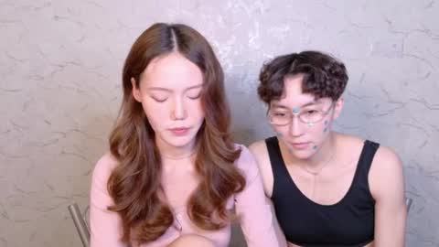 Snapshot of pinkylovers chatting on July 26, 2026, 12:01 pm Li long hair and Ru short hair online show from July 26, 2026, 12:01 pm