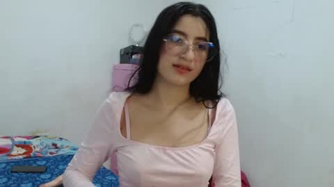Perla online show from June 5, 2026, 2:51 am
