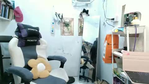 Snapshot of pinkyrosexx chatting on January 20, 2025, 12:36 am Rose online show from January 20, 2025, 12:36 am