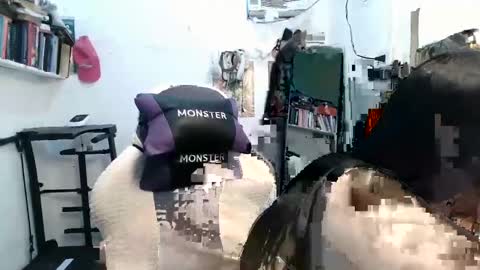 Snapshot of pinkyrosexx chatting on January 26, 2025, 2:45 am Rose online show from January 26, 2025, 2:45 am