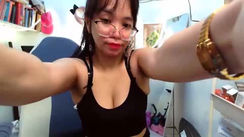 Snapshot of pinkyrosexx chatting on February 22, 2025, 9:56 am Rose online show from February 22, 2025, 9:56 am