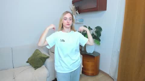 Snapshot of pinkyskyy chatting on December 4, 2025, 7:06 am Kate online show from December 4, 2025, 7:06 am