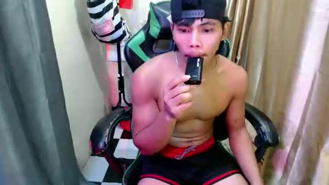 Snapshot of pinoy_fuckboy69 chatting on May 16, 2026, 10:41 pm pinoy_fuckboy69 online show from May 16, 2026, 10:41 pm
