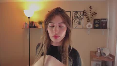 Snapshot of pinpage chatting on February 9, 2025, 10:43 pm Emma online show from February 9, 2025, 10:43 pm