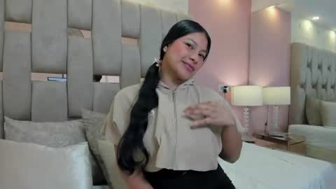 Snapshot of pirlywild chatting on June 12, 2026, 5:45 pm Pirly online show from June 12, 2026, 5:45 pm