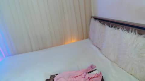 Snapshot of piroulita chatting on February 8, 2026, 3:43 am Ari online show from February 8, 2026, 3:43 am