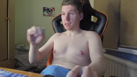 Snapshot of pirremeow chatting on December 8, 2024, 2:41 pm Pierre online show from December 8, 2024, 2:41 pm