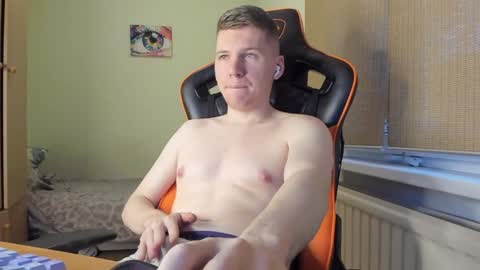 Snapshot of pirremeow chatting on December 20, 2024, 8:06 am Pierre online show from December 20, 2024, 8:06 am