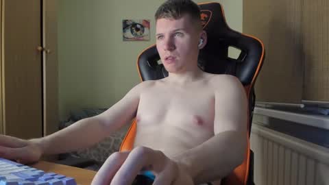 Snapshot of pirremeow chatting on December 20, 2024, 3:31 pm Pierre online show from December 20, 2024, 3:31 pm