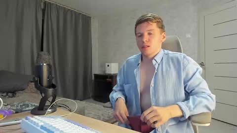 Snapshot of pirremeow chatting on September 21, 2025, 2:24 am Pierre online show from September 21, 2025, 2:24 am