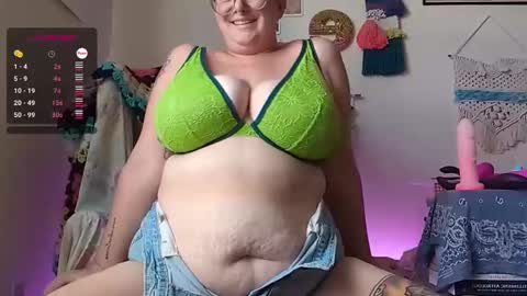 Em online show from January 4, 2025, 9:09 pm